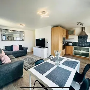 2 Bed Modern Apartment Swansea